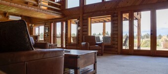 Jumping Juniper Ranch sleeps 12, private pool, sauna, disc golf, mountain views