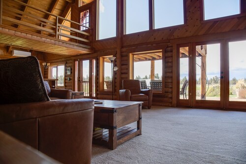 JJ Ranch 40 acres 5 bdrm 3 bath private pool, sauna, soaking tub Mountain Views