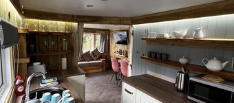 Y Caban - sleeps 4 guests  in 2 bedrooms