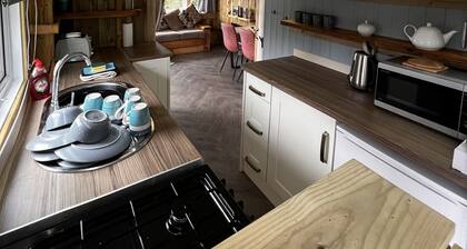 Y Caban - sleeps 4 guests in 2 bedrooms