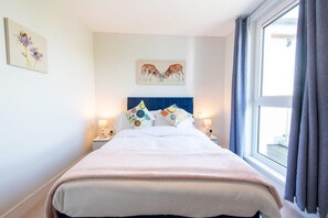 2 chambres, fer et planche à repasser, Wi-Fi, draps fournis