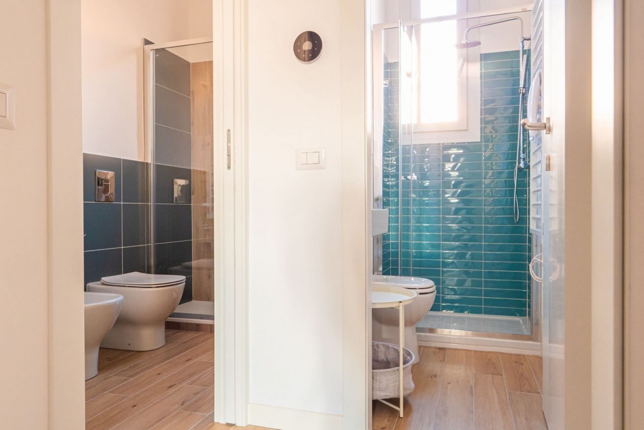 Dusche, kostenlose Toilettenartikel, Bidet