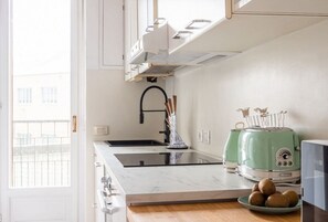 Microwave, toaster, dining tables - The Best Rent - Two-bedroom apartment in Maciachini district (Milano)