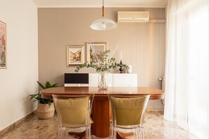 تناول الطعام