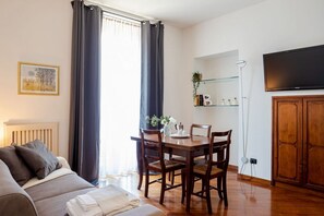 Living area - The Best Rent - Two bedroom apartment close to Sondrio metro station (Milano)