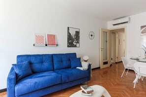 Living area - The Best Rent - Colorful Apartment in Milan Sondrio area (Milano)
