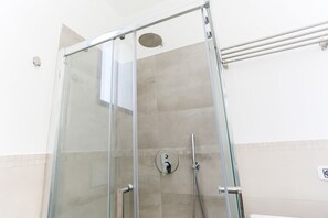 Shower, bidet - The Best Rent - Colorful Apartment in Milan Sondrio area (Milano)