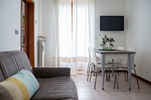 Living area - The Best Rent - Modern two bedroom apartment in the Maciachini area (Milano)