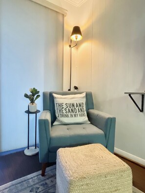 Smart TV, books - Beach Block Condo - Steps to the beach! (Ocean City)