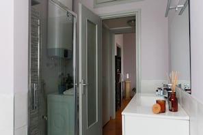 Douche, bidet