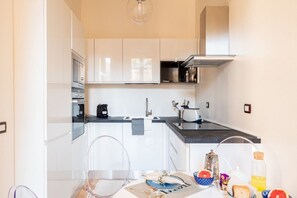Private kitchen - The Best Rent - Elegant apartment with one bedroom close to San Babila (Milano)
