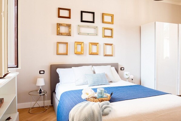 1 habitación y escritorio