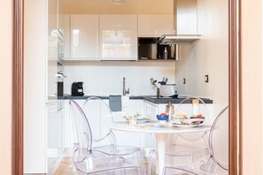 Private kitchen - The Best Rent - Elegant apartment with one bedroom close to San Babila (Milano)