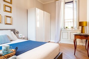 1 habitación y escritorio