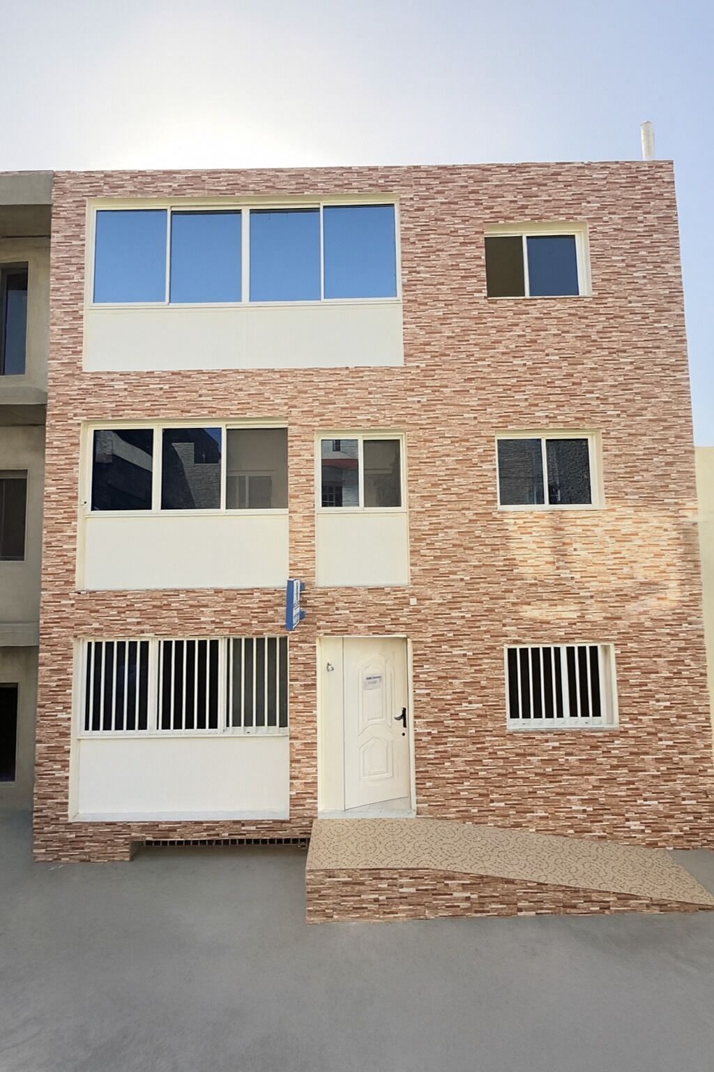 المنشأة من الخارج