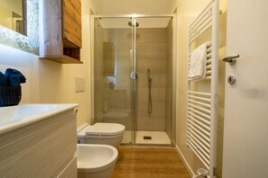 Shower, bidet - The Best Rent - Lovely loft with balcony near Piazza Vetra (Milano)