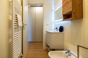 Shower, bidet - The Best Rent - Lovely loft with balcony near Piazza Vetra (Milano)