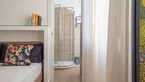 2 soverom og skrivebord