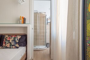 2 slaapkamers, een bureau