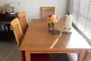 Dining - The Desert Rose: Cheerful 3 Bedroom in Great Location! (Carlsbad)