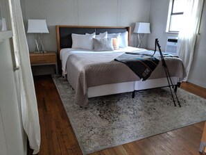 1 dormitorio, tabla de planchar con plancha, wifi y ropa de cama