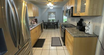 Sweet Home/Ft. Sill- 6 minutes/11 guests/4 BEDR/5QBED/2FBA/Pet Welcome