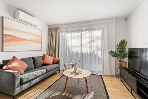 TV, fireplace, offices - Albert Town Whare Sum (Albert Town)