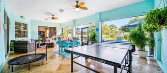 Private Villa | Pool + Hot Tub + Sleeps 20