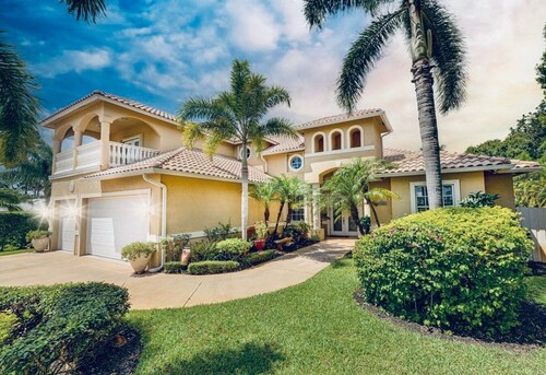 Private Villa | Heated Pool + Hot Tub + Sleeps 20