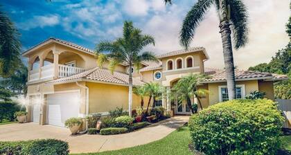 Private Villa | Heated Pool + Hot Tub + Sleeps 20