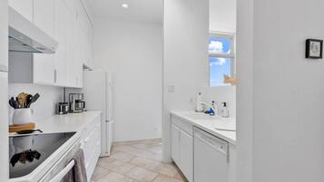 Frigorífic, microones, forn i placa de cuina