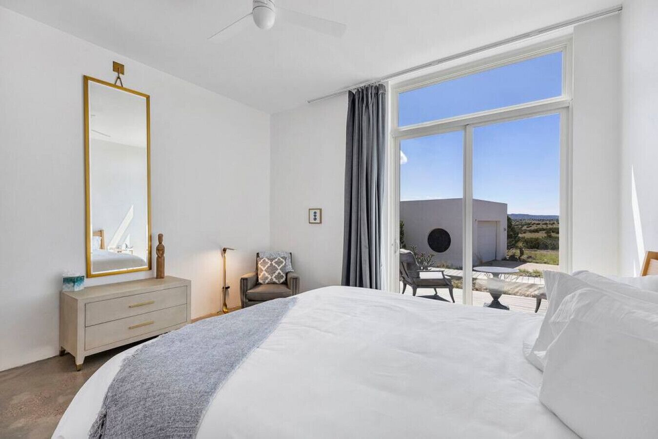 1 chambre, bureau, fer et planche à repasser, Wi-Fi