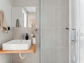 Studio, uitzicht op de stad | Badkamer
