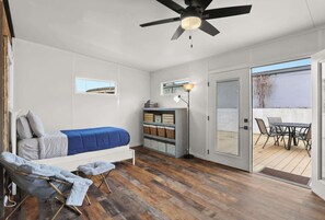 1 habitación, tabla de planchar con plancha, cuna de viaje y wifi 
