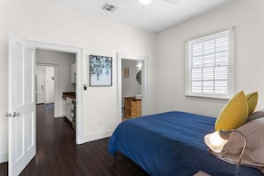 1 habitación, tabla de planchar con plancha, cuna de viaje y wifi