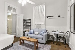 1 bedroom, WiFi, bed sheets - Cozy studio in the heart of the city! (New Orleans)