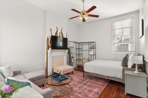 1 bedroom, iron/ironing board, travel cot, WiFi