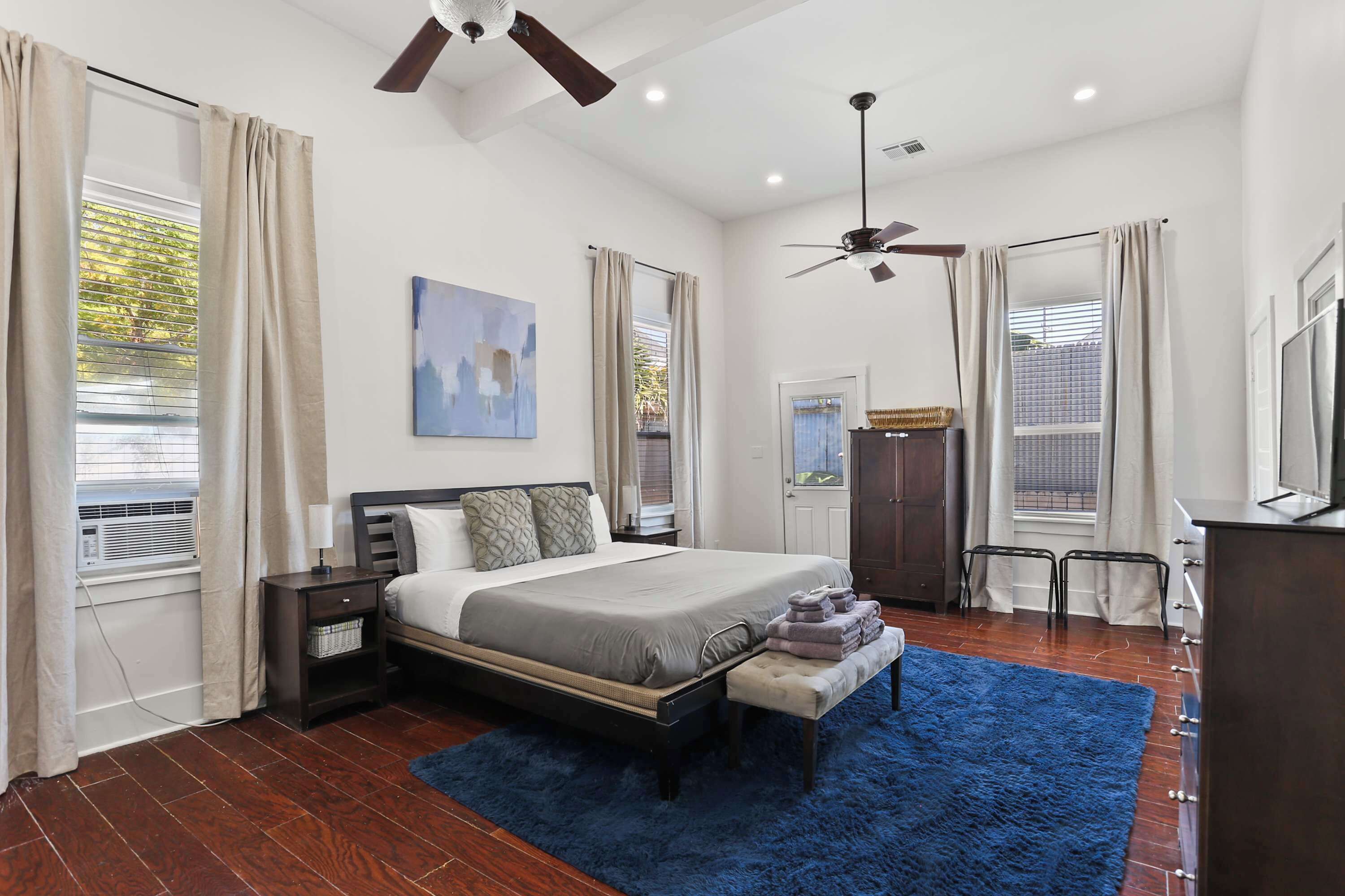 2 habitaciones, tabla de planchar con plancha, cuna de viaje y wifi 