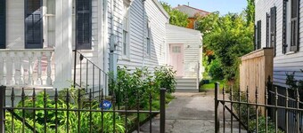 Gorgeous Garden District Studio |Gated Parking