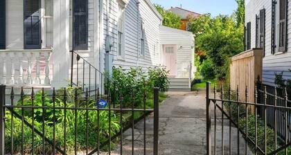 Gorgeous Garden District Studio |Gated Parking