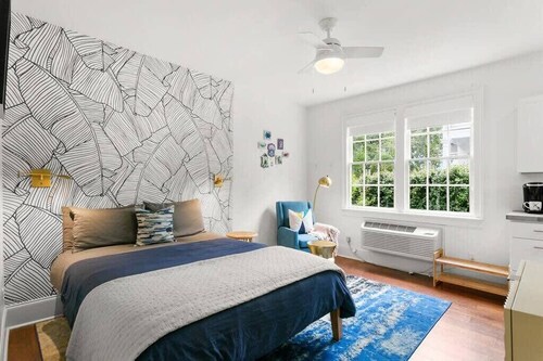 Gorgeous Garden District Studio |Gated Parking