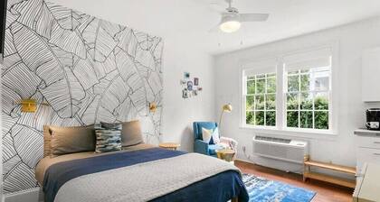 Gorgeous Garden District Studio |Gated Parking