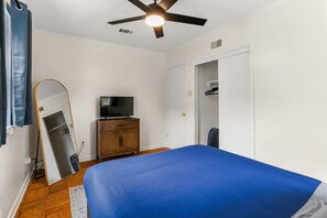 3 bedrooms, desk, iron/ironing board, travel crib