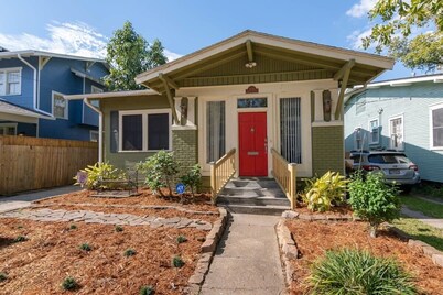 The Nelson House | Steps to Streetcar | Parking
