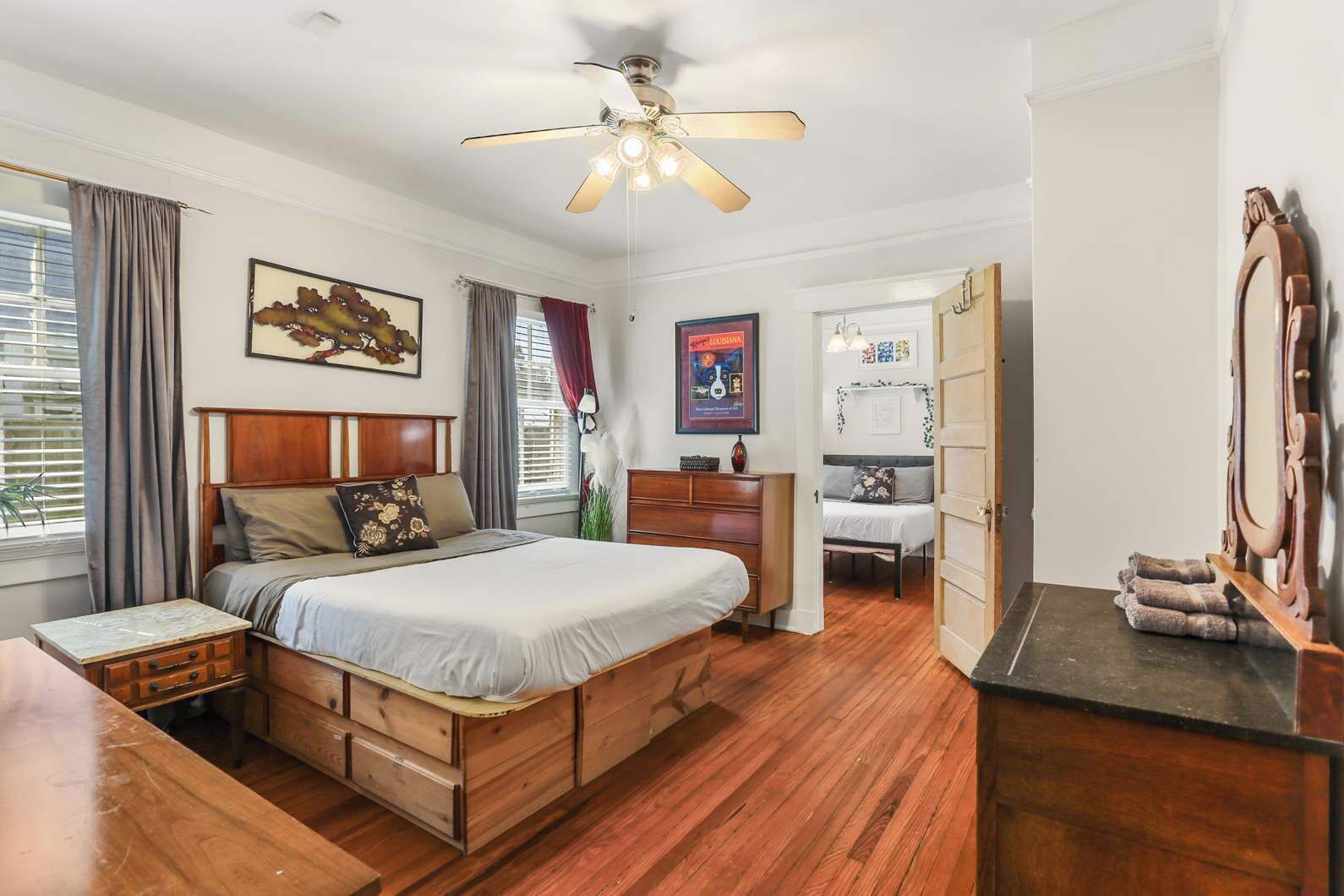 3 bedrooms, desk, iron/ironing board, travel crib