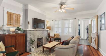 The Nelson House | Steps to Streetcar | Parking