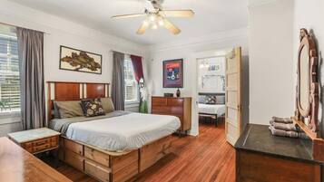 3 bedrooms, desk, iron/ironing board, travel cot