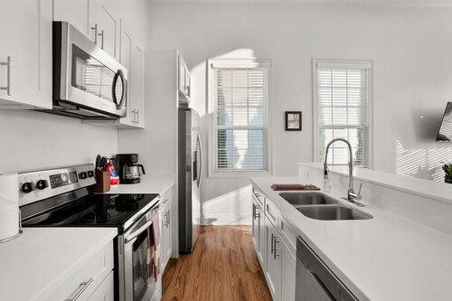 Elegant 2BR | Garden District | Historic Luxury