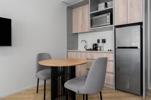Dining - Central Crash Pad NO LOADSHEDDING (Cape Town)