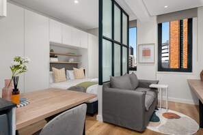 1 chambre, bureau, fer et planche à repasser, Wi-Fi